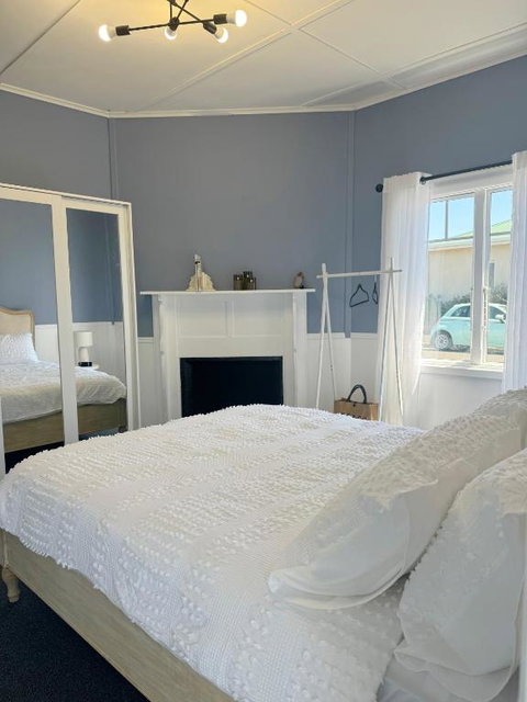 Penguin Paradise Beach House - Accommodation in Brisbane 2
