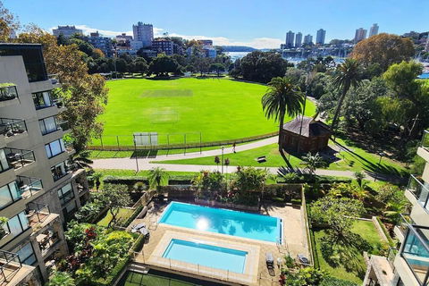 Penthouse With Private Terrace, Parking + 2 Pools - Accommodation in Brisbane 3