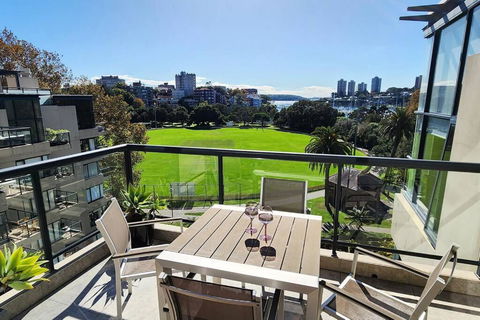 Penthouse With Private Terrace, Parking + 2 Pools - Accommodation in Brisbane 2