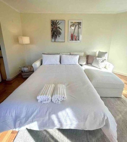 Perfect Manly Retreat, In The Heart Of Manly, Family & Couple Friendly Apartment With CAR SPOT - Accommodation in Brisbane 3