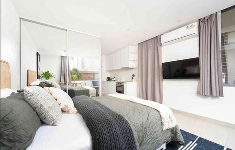 PERFECT STAY 2MIN By WALK TO THE BEACH FREE PARKING - Accommodation in Brisbane 1