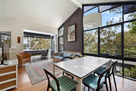 Pittwater Vistas - 5 Minutes To Palm Beach - Accommodation in Brisbane 2