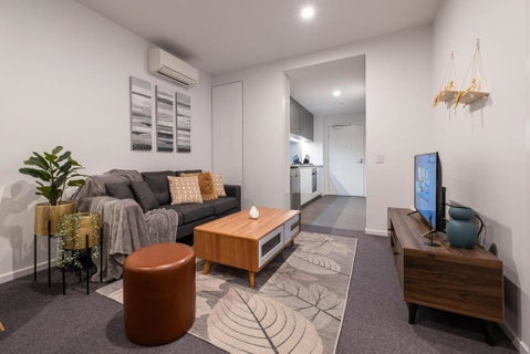 Pleasant &bright 2br2ba Apt Footscray Pool - Accommodation in Brisbane 1