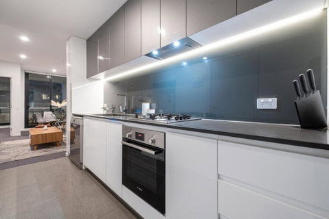 Pleasant &bright 2br2ba Apt Footscray Pool - Accommodation in Brisbane 3