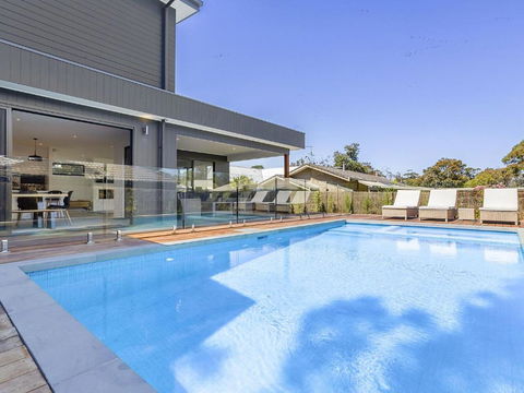 Pool And Spa - 300m Walk To Beach - Accommodation in Brisbane 0