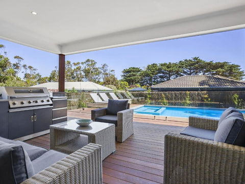 Pool And Spa - 300m Walk To Beach - Accommodation in Brisbane 1