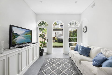 Pet Friendly Paddo Terrace - Accommodation in Brisbane 0
