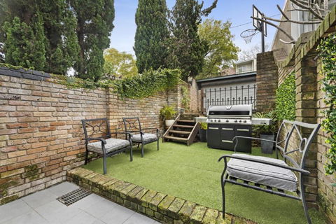 Pet Friendly Paddo Terrace - Accommodation in Brisbane 3
