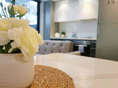 PR126-1 BR Comfy Stay Next To Station With FREE Parking - Accommodation in Brisbane 1