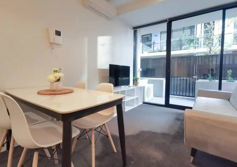 PR126-1 BR Comfy Stay Next To Station With FREE Parking - Accommodation in Brisbane 3