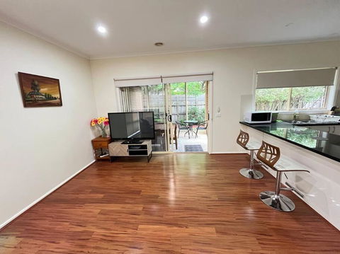 Quiet Family Home Near Knox, Caribbean Gardens - Accommodation in Brisbane 3
