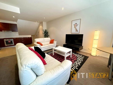 Pretty Penthouse - Close To ANU - Accommodation in Brisbane 0