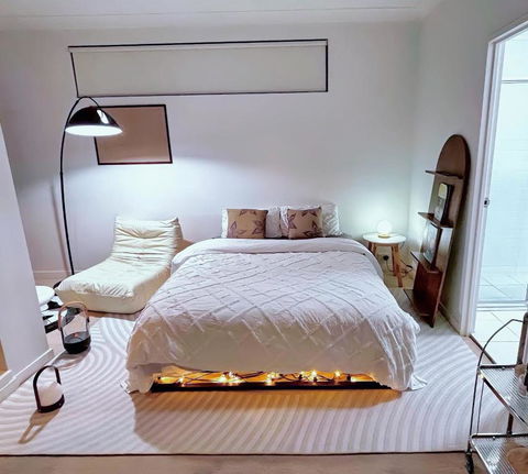 Private Room With Balcony - Accommodation in Brisbane 1