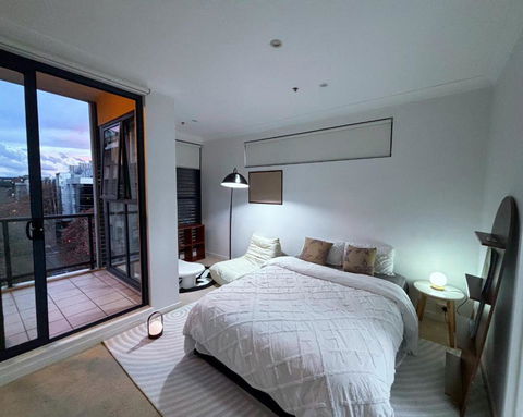 Private Room With Balcony - Accommodation in Brisbane 0