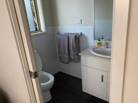 Private Room With Ensuite And Parking Close To Wollongong CBD - Accommodation in Brisbane 3