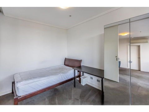 Private Room With Shared Washroom Only In 3bhk Apartment - Accommodation in Brisbane 1