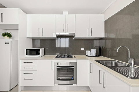 Private Single Room - Conveniently Located At Glebe - Shared Bathroom - Accommodation in Brisbane 3