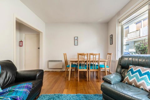 Quaint & Homey Ripponlea Flat - Accommodation in Brisbane 2