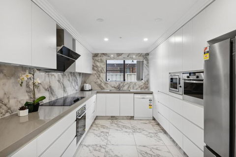Quaint Double Room - Centrally Located At Glenfield - Shared Bathroom - Accommodation in Brisbane 3