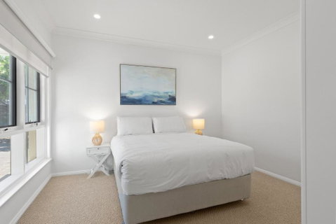 Quiet 2-Bed Retreat With Private Courtyard - Accommodation in Brisbane 2