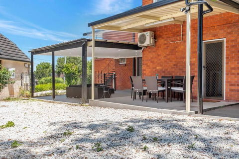 Quiet Elevated Serene Home - Accommodation in Brisbane 1