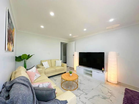 Quiet Elevated Serene Home - Accommodation in Brisbane 3
