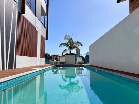 Quiet Family Paradise In Surfers - Accommodation in Brisbane 0