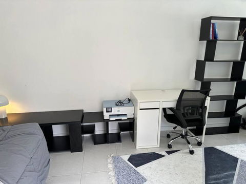 Quiet, Private Studio 1 Double Bed And Extra Matress - Accommodation in Brisbane 2