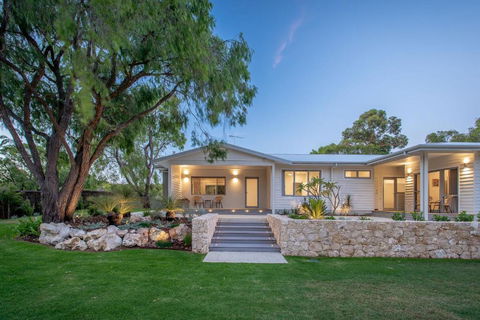 Quins Landing I Private Properties - Accommodation in Brisbane 0