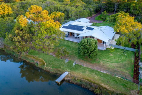 Quins Landing I Private Properties - Accommodation in Brisbane 2