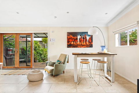 Quirky Marrickville 1-Bed With Courtyard By Shops - Accommodation in Brisbane 0