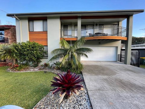 Rainbow Beachhouse - Deluxe, Pristine Location - Accommodation in Brisbane 0
