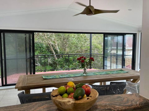 Rainbow Beachhouse - Deluxe, Pristine Location - Accommodation in Brisbane 2