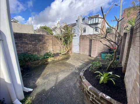 Rear Garden Suite - Accommodation in Brisbane 1