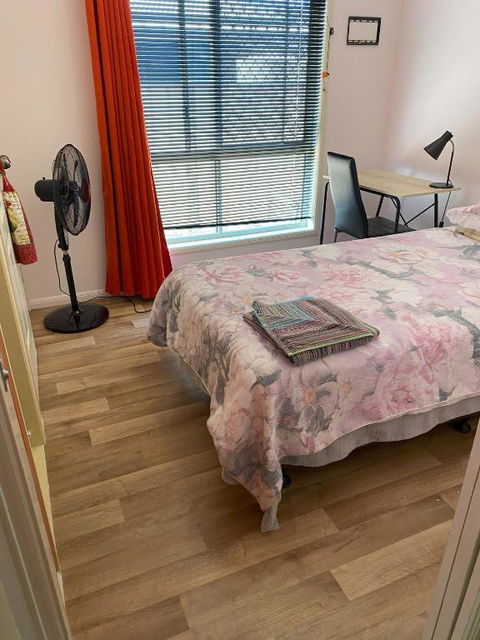 Red Cottage FEMALE ONLY BUDGET STAYS With Bedroom Plus Private Kitchenette Room - Accommodation in Brisbane 0
