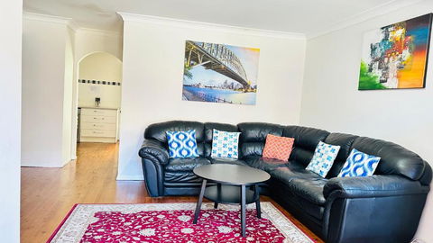 Quiet Family Townhouse In Wollongong CBD - Accommodation in Brisbane 0