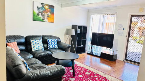 Quiet Family Townhouse In Wollongong CBD - Accommodation in Brisbane 1