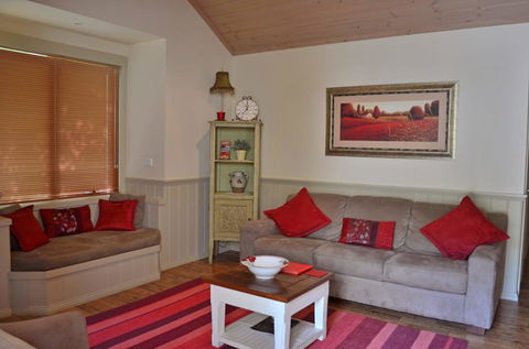 Autumn Affair Cottage 5 - Accommodation in Brisbane 2