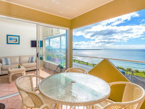 Avalon 1 - Overlooking Beautiful Convent Beach - Accommodation in Brisbane 0