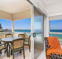 Avalon 3 - views to die for - across the road from convent beach - Accommodation in Brisbane
