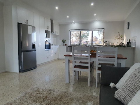 Aveley Equestrian Cottage - Accommodation in Brisbane 0