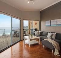 Avoca Heights House /// 4 BDR 2.5 BTH // Direct Ocean Views - Accommodation in Brisbane