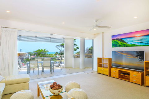 Azura Ocean View Holiday Apartment - Accommodation in Brisbane 1