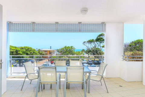 Azura Ocean View Holiday Apartment - Accommodation in Brisbane 2