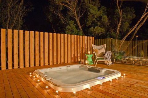Azure Beach Retreat - Spa Luxury - Accommodation in Brisbane 0