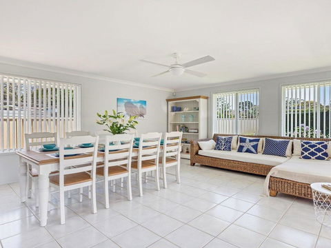 Azure Waters - Perfectly Positioned With Ocean Views - Accommodation in Brisbane 1