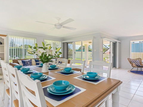 Azure Waters - Perfectly Positioned With Ocean Views - Accommodation in Brisbane 2