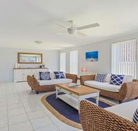 Azure Waters - perfectly positioned with ocean views - Accommodation in Brisbane