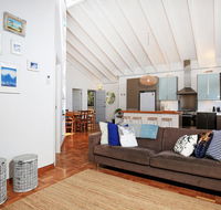 Balena  Culburra - Pet Friendly - 1 Min Walk to Beach - Accommodation in Brisbane