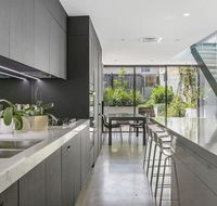 Balmain Bombshell Executive  Family Retreat - Accommodation in Brisbane